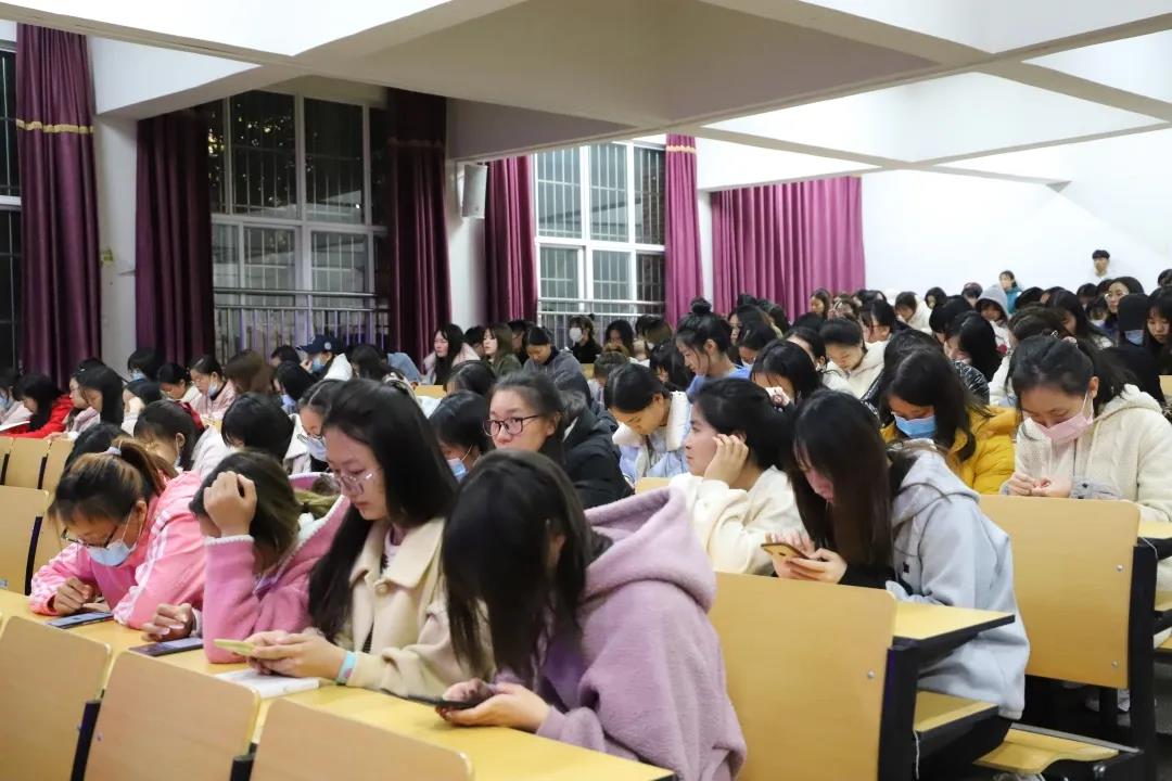 只为遇见更好的自己——教育学院2021届应届毕业生就业指导会顺利开展5.jpg