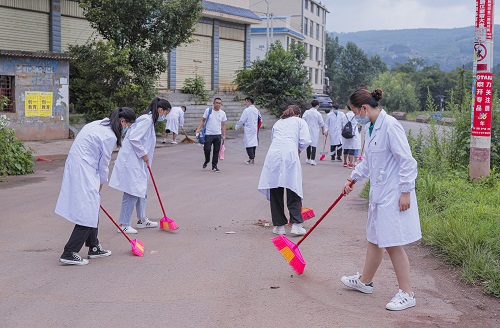 云南经济管理学院医学院三下乡活动系列报道(三) 第 3 张 云南经济管理学院医学院三下乡活动系列报道(三) 第 3 张