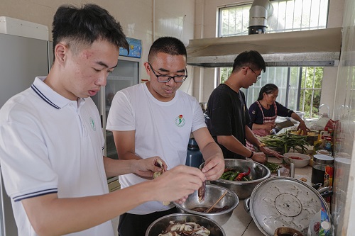 云南经济管理学院医学院三下乡活动系列报道(三) 第 6 张 云南经济管理学院医学院三下乡活动系列报道(三) 第 6 张