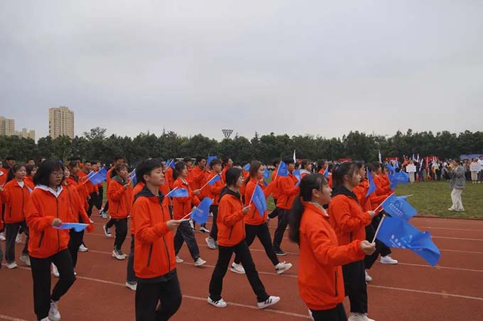 超燃！快来看云经管艺术与传媒学院在运动会开幕式上的精彩表现吧！ 第 3 张