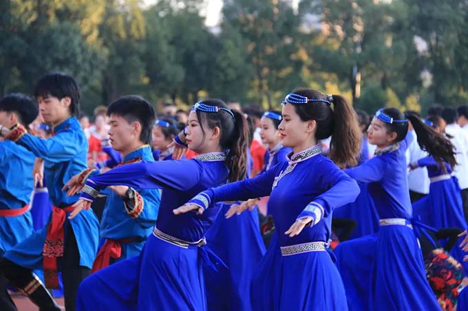 超燃！快来看云经管艺术与传媒学院在运动会开幕式上的精彩表现吧！ 第 6 张