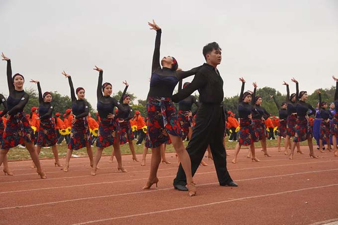 超燃！快来看云经管艺术与传媒学院在运动会开幕式上的精彩表现吧！ 第 7 张