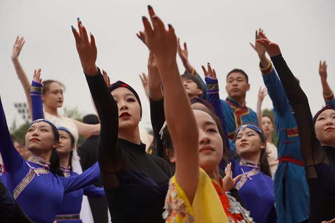 超燃！快来看云经管艺术与传媒学院在运动会开幕式上的精彩表现吧！ 第 8 张