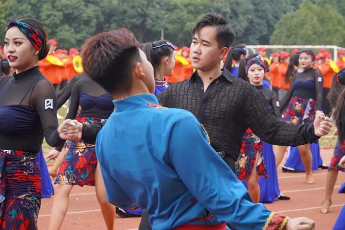 超燃！快来看云经管艺术与传媒学院在运动会开幕式上的精彩表现吧！ 第 10 张