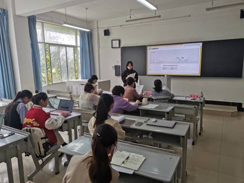 学生答辩(1).jpg 学生答辩(1).jpg