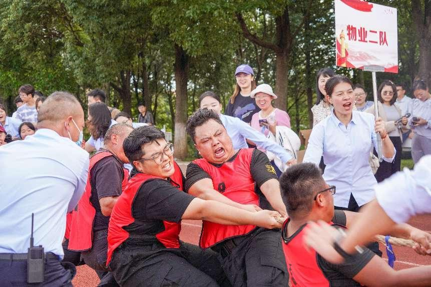 拔河比赛展风采 凝心聚力启新篇 ——云南经济管理学院第四届教职工拔河比赛圆满成功 第 13 张 拔河比赛展风采 凝心聚力启新篇 ——云南经济管理学院第四届教职工拔河比赛圆满成功 第 13 张