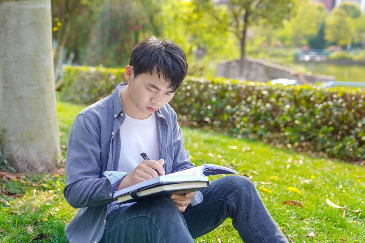 祝贺！云经管张敬康、邓福斌同学荣获2023年度第五届云南省“百名大学生自强之星”奖学金 第 5 张