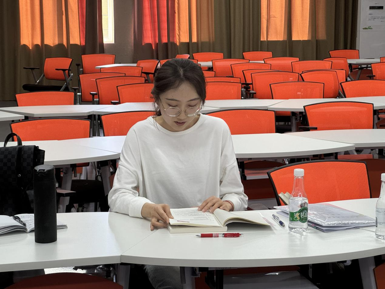 集体备课凝智慧、共同研讨促发展——商学院与马克思主义学院开展习近平法治思想概论课程集体备课会 第 5 张