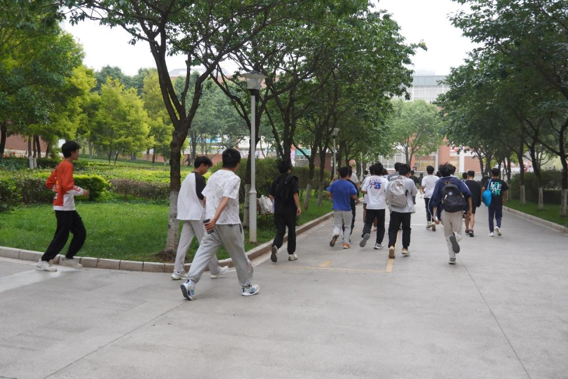 图片 4.png 【信智社区团学活动】信息与智能工程学院积极参与学校综合应急疏散演练 第 5 张