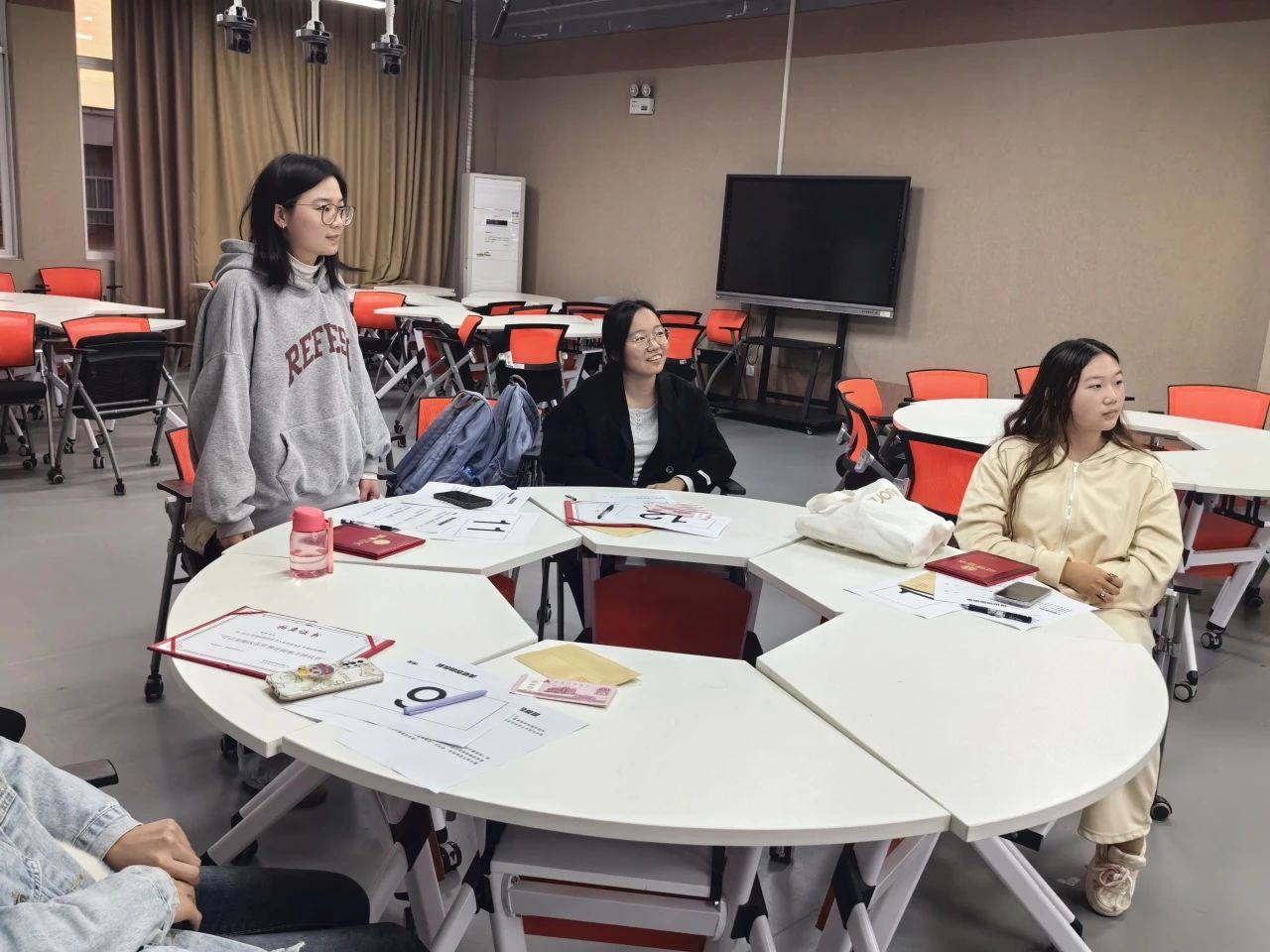 学院资讯|一场关于梦想与选择的“拍卖”,引发深思! 第 4 张 学院资讯|一场关于梦想与选择的“拍卖”,引发深思! 第 4 张