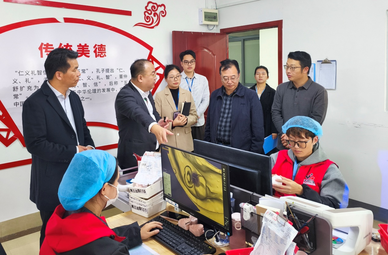 李铭副校长一行调研并推进校企合作和产业学院建设 第 1 张 李铭副校长一行调研并推进校企合作和产业学院建设 第 1 张