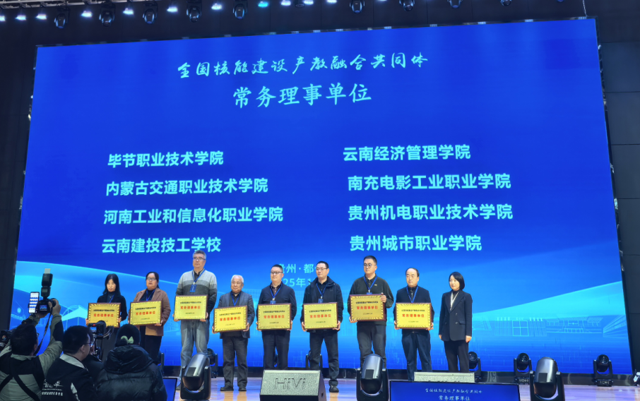 屏幕截图 2025-12-22 194008.png 屏幕截图 2025-12-22 194008.png