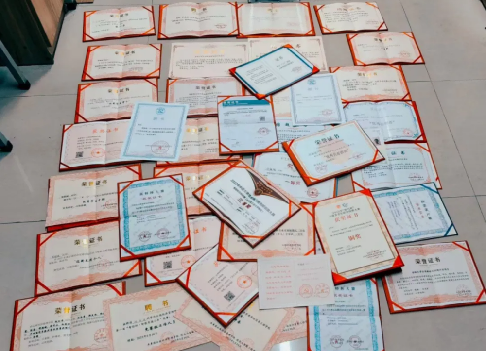 3邓福斌.png 3邓福斌.png