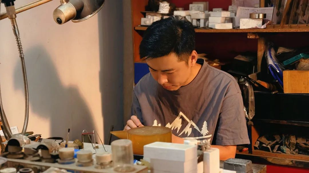 暑期社会实践|财会金融学院走乡村·促振兴实践队对话银饰非遗传承人解码千年技艺的传承密码 第 1 张 暑期社会实践|财会金融学院走乡村·促振兴实践队对话银饰非遗传承人解码千年技艺的传承密码 第 1 张