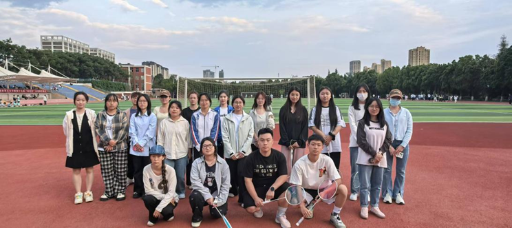 青春洋溢 活力四射！财会金融学院开展“青春‘羽’动”羽毛球大赛 第 1 张