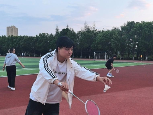 青春洋溢 活力四射！财会金融学院开展“青春‘羽’动”羽毛球大赛 第 2 张