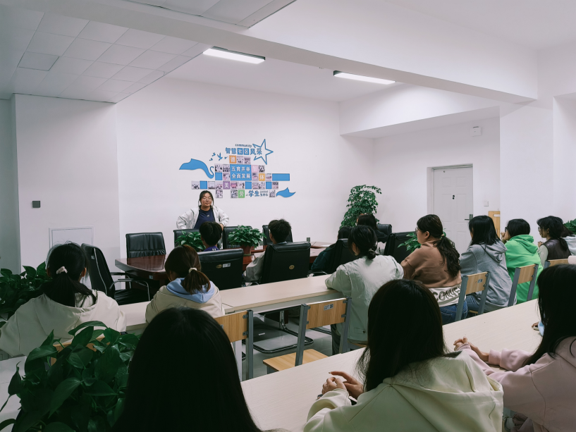 一站式学生社区 | 财会金融学院智慧社区开展“樱韵芳华，美好留存”压花书签制作 第 4 张