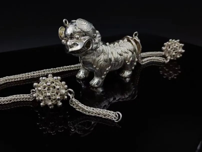 暑期社会实践|财会金融学院走乡村·促振兴实践队对话银饰非遗传承人解码千年技艺的传承密码 第 6 张 暑期社会实践|财会金融学院走乡村·促振兴实践队对话银饰非遗传承人解码千年技艺的传承密码 第 6 张