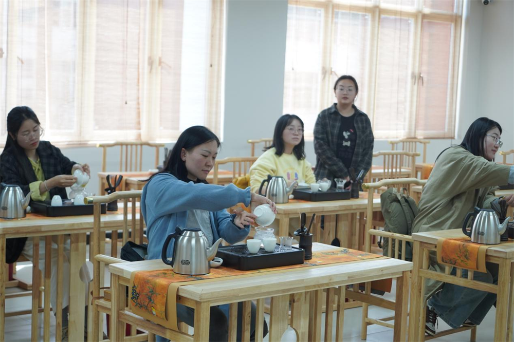 三月的温度·信息与智能工程学院“三八节”工会活动圆满举行 第 8 张