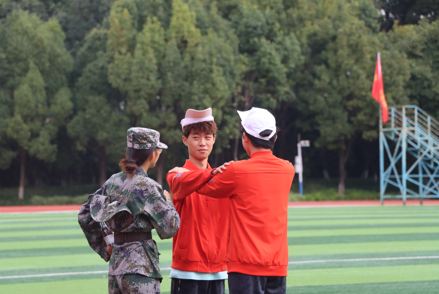 云南经济管理学院医学院：军训温情满场，青春暖意盈心 第 3 张