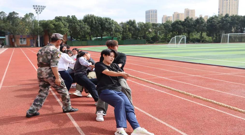 青春聚首启新程，破冰融情绽芳华                        ——医学院团委学生会“破冰行动”素质拓展活动纪实 第 5 张