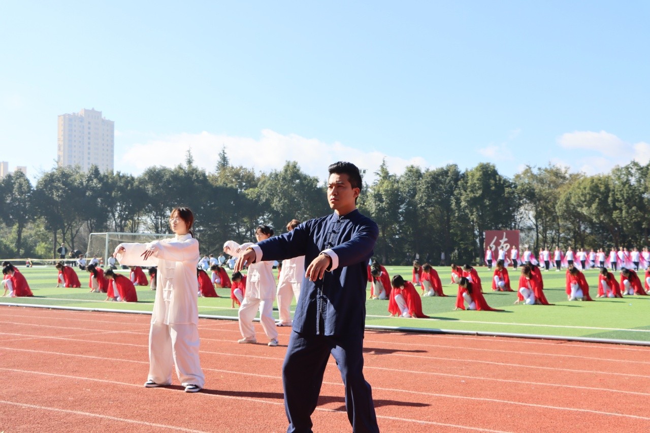 绿茵逐梦,医心启航 ——云南经济管理学院运动会开幕式暨首日赛事精彩速递 第 14 张 绿茵逐梦,医心启航 ——云南经济管理学院运动会开幕式暨首日赛事精彩速递 第 14 张