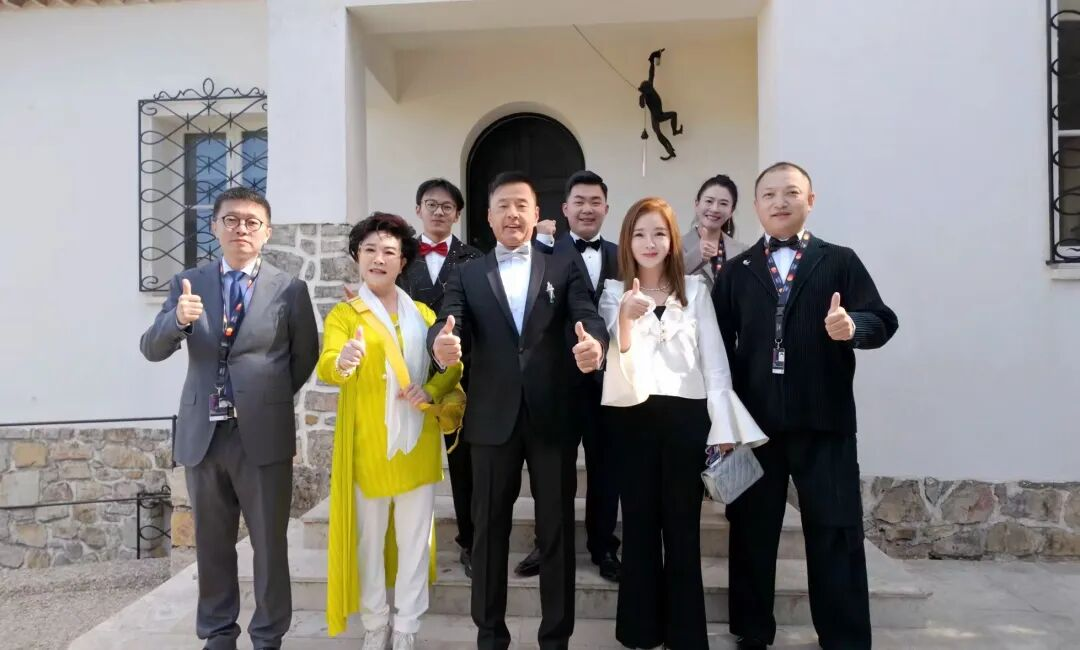 云经管学子亮相戛纳红毯！ 第 2 张