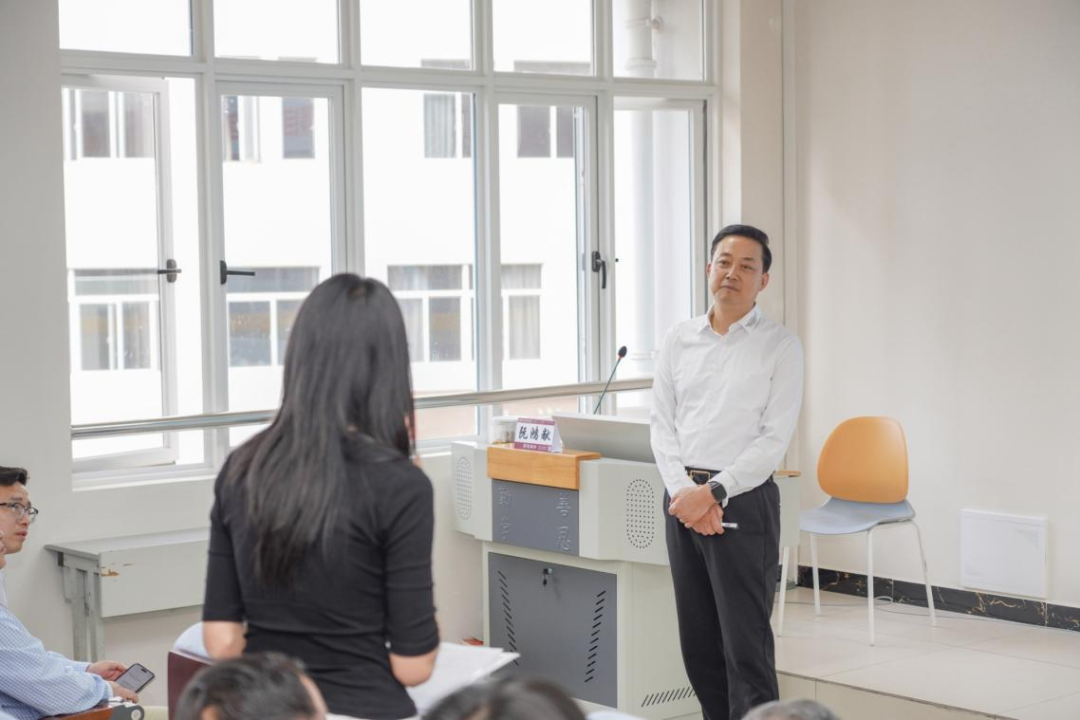 阮鸿献企业家走进云南经济管理学院共话青年成长与时代担当 第 4 张 阮鸿献企业家走进云南经济管理学院共话青年成长与时代担当 第 4 张