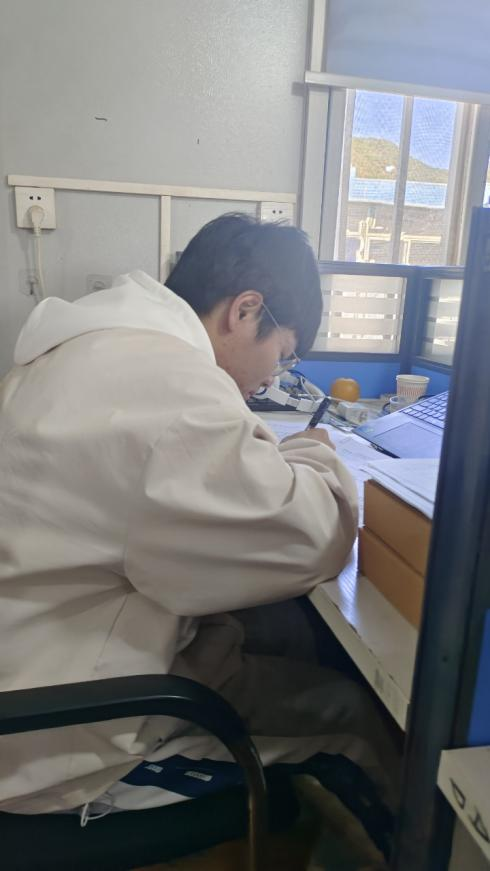 欧阳逸彬.png 欧阳逸彬.png