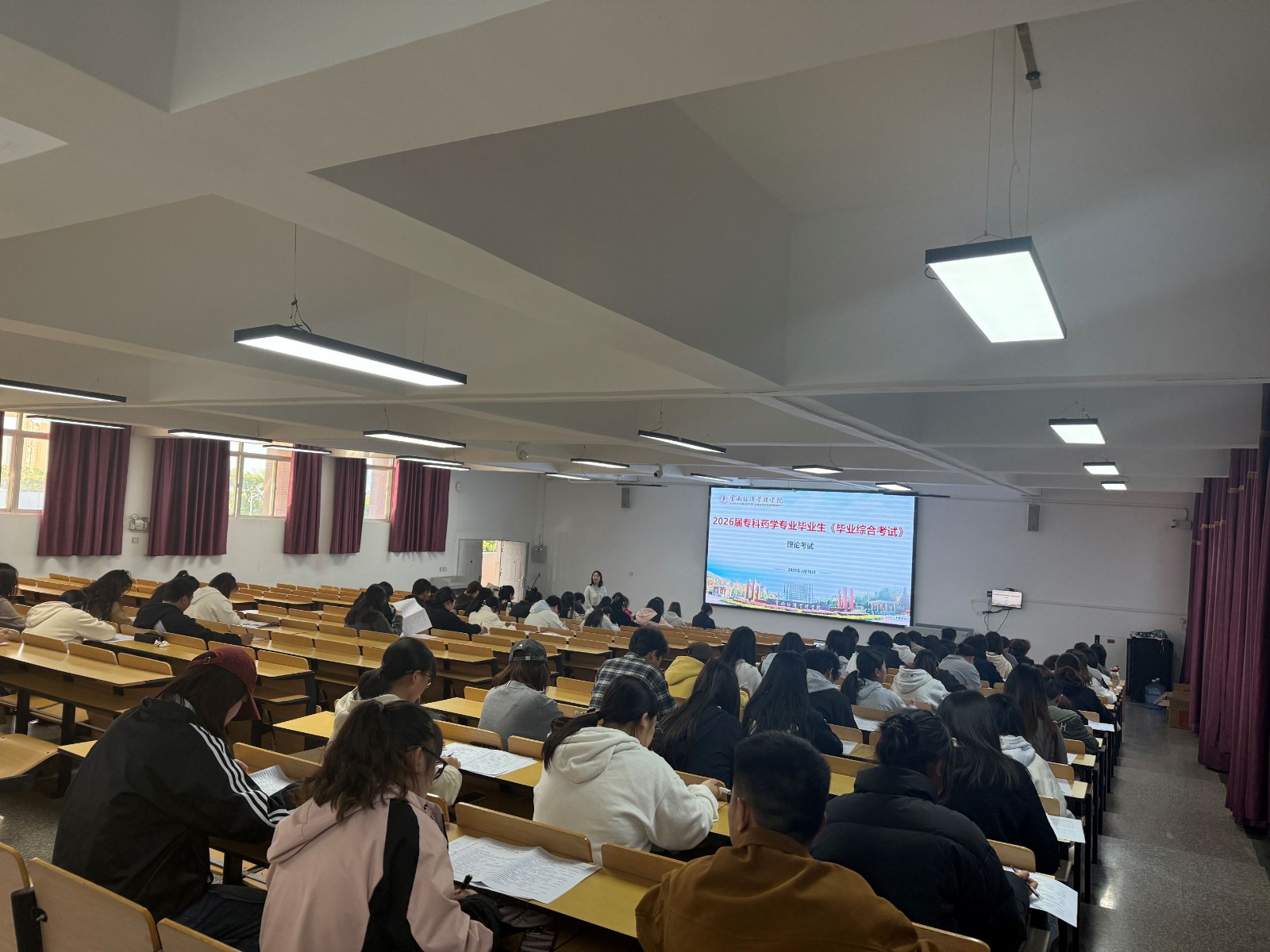 以考验学，以技赋能——医学院2026届专科药学毕业综合考试圆满落幕 第 2 张