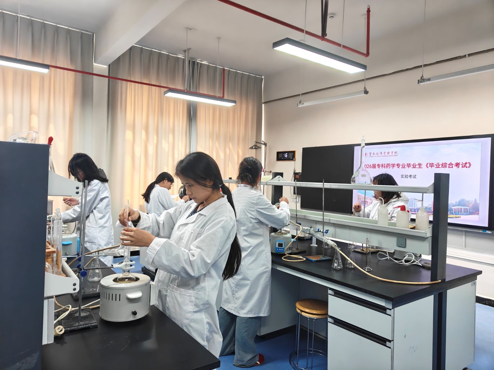 以考验学，以技赋能——医学院2026届专科药学毕业综合考试圆满落幕 第 4 张