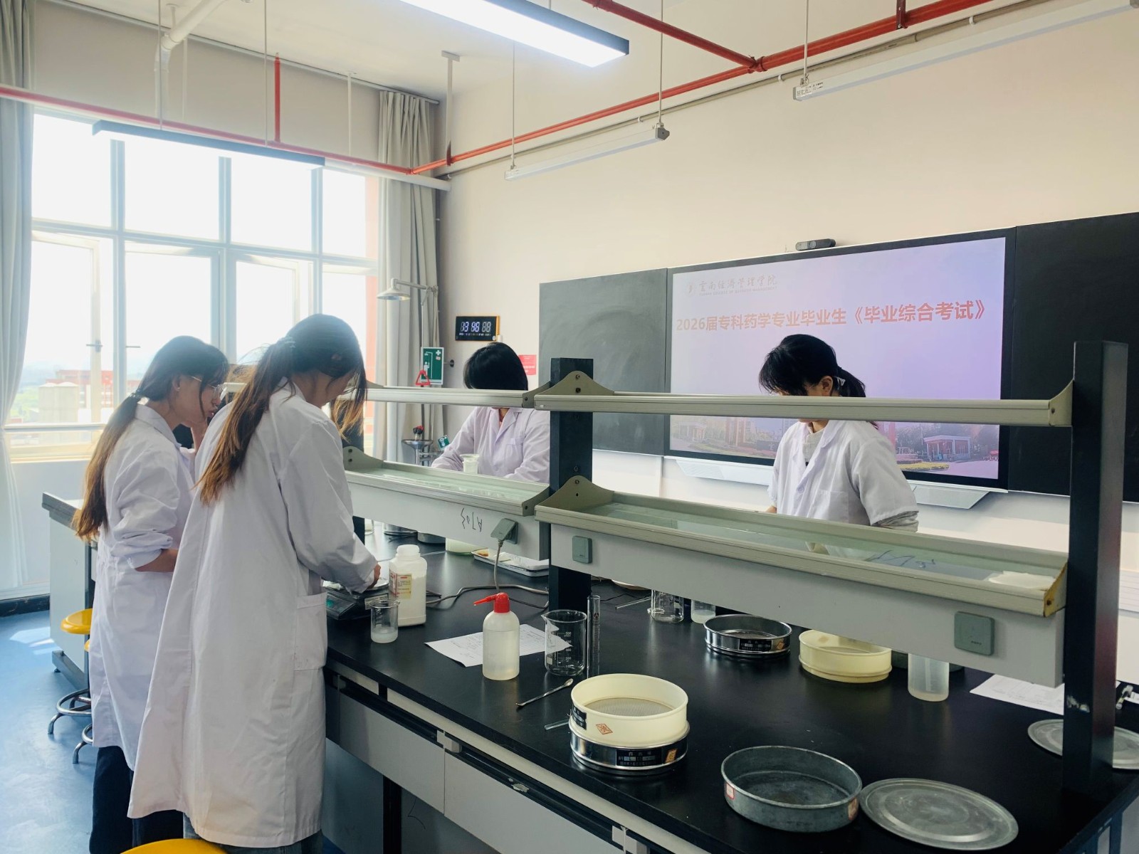 以考验学，以技赋能——医学院2026届专科药学毕业综合考试圆满落幕 第 5 张