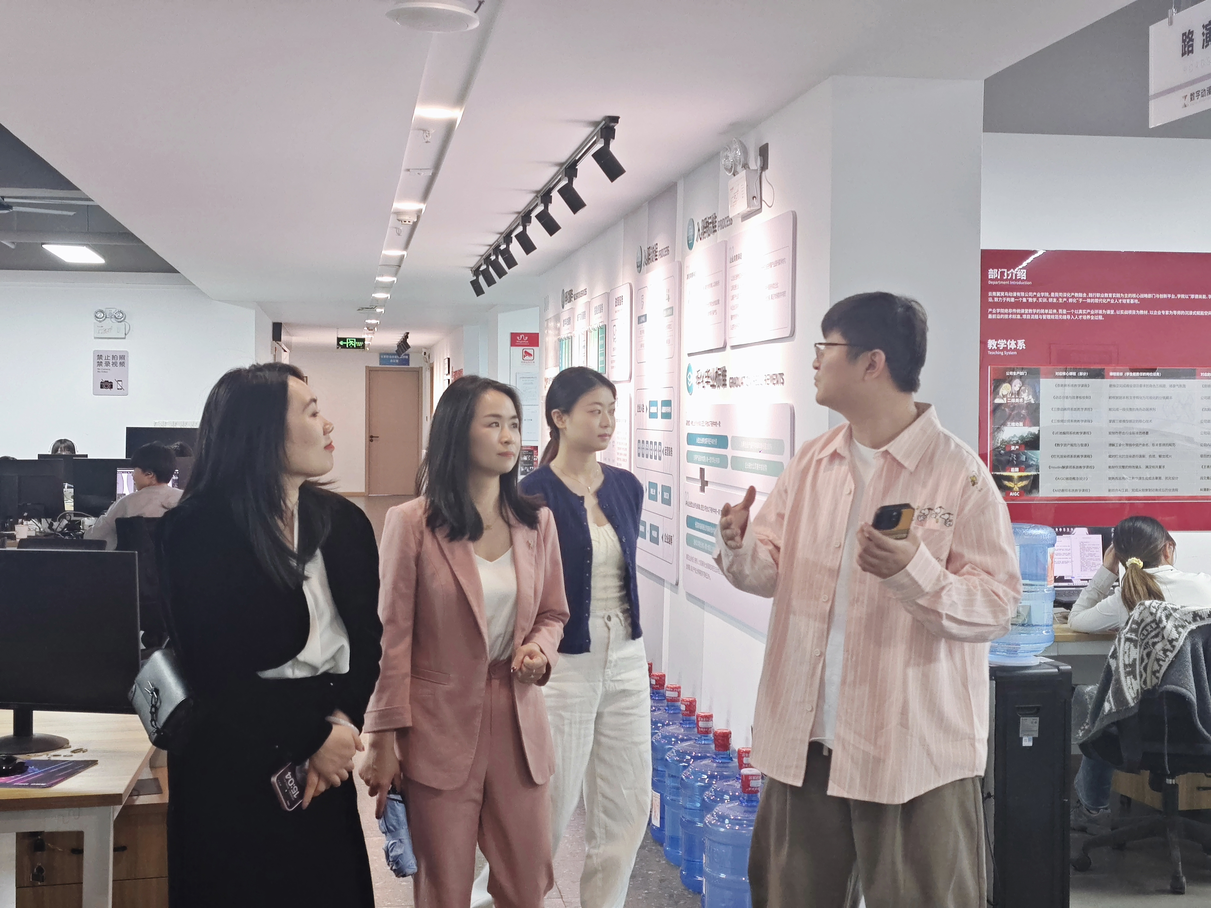 数字媒体专业赴云南翼窝鸟动漫有限公司开展访企拓岗活动 第 4 张